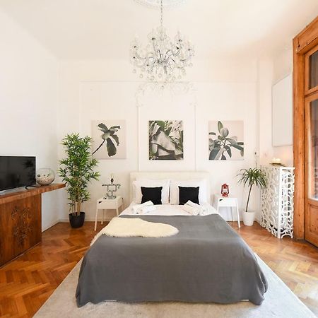 부쿠레슈티 Love.Travel.Explore ♥️Apt W/ Balcony In Old Town 아파트 외부 사진
