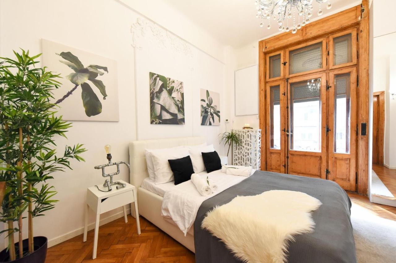 부쿠레슈티 Love.Travel.Explore ♥️Apt W/ Balcony In Old Town 아파트 외부 사진
