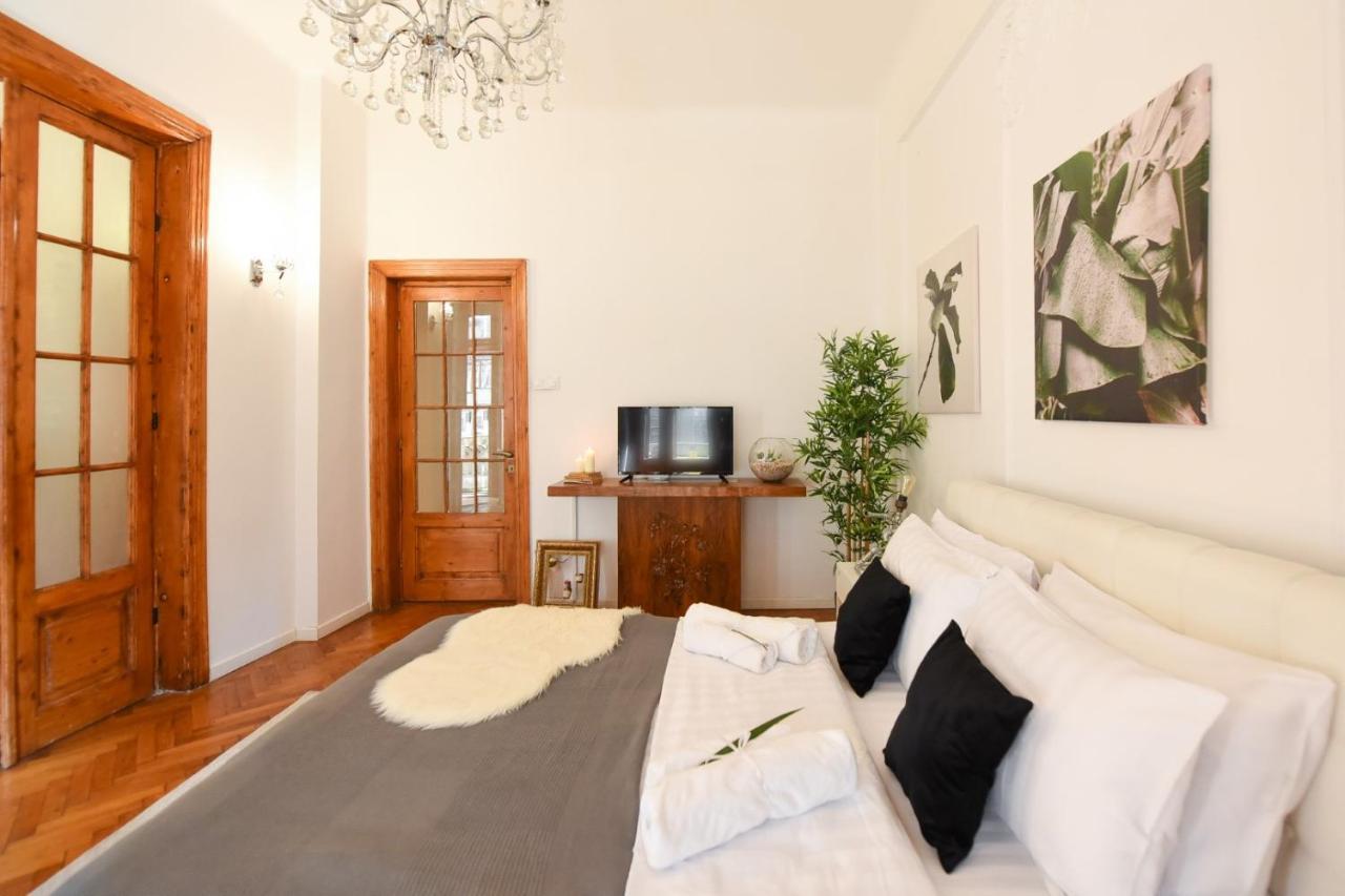 부쿠레슈티 Love.Travel.Explore ♥️Apt W/ Balcony In Old Town 아파트 외부 사진