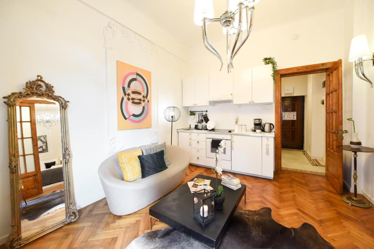 부쿠레슈티 Love.Travel.Explore ♥️Apt W/ Balcony In Old Town 아파트 외부 사진