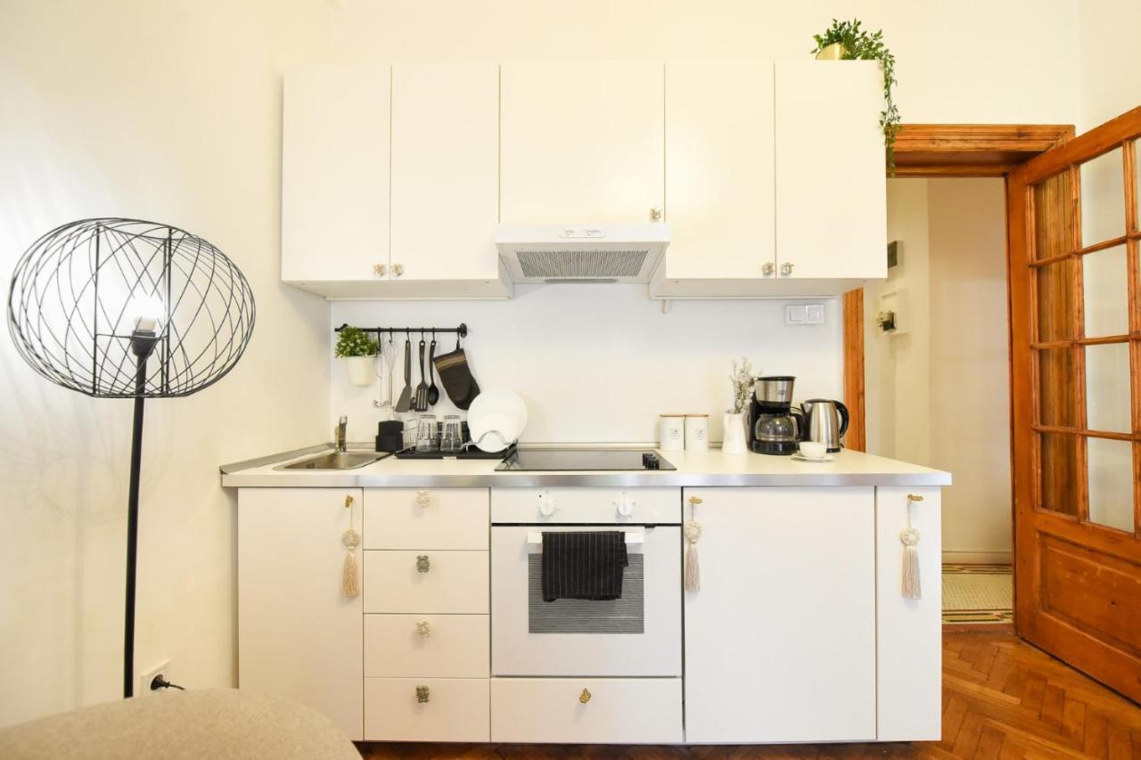 부쿠레슈티 Love.Travel.Explore ♥️Apt W/ Balcony In Old Town 아파트 외부 사진