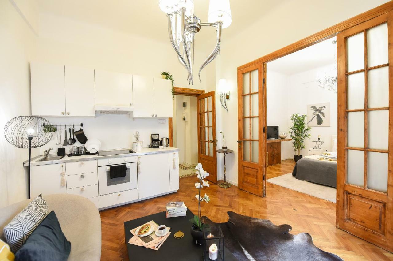 부쿠레슈티 Love.Travel.Explore ♥️Apt W/ Balcony In Old Town 아파트 외부 사진