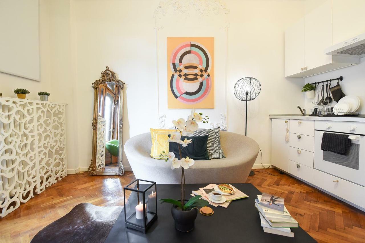 부쿠레슈티 Love.Travel.Explore ♥️Apt W/ Balcony In Old Town 아파트 외부 사진