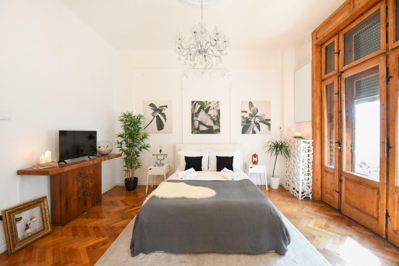 부쿠레슈티 Love.Travel.Explore ♥️Apt W/ Balcony In Old Town 아파트 외부 사진