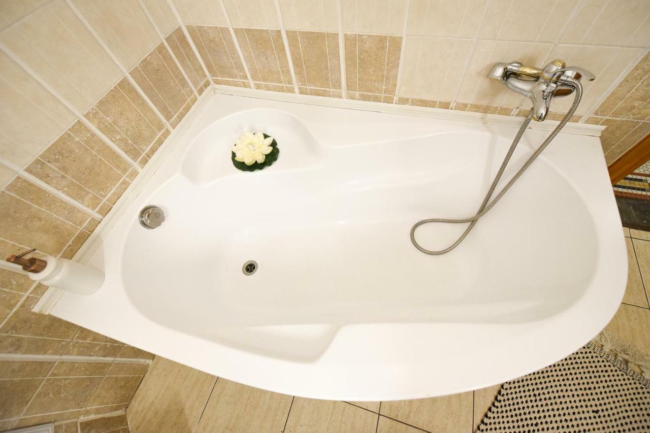 부쿠레슈티 Love.Travel.Explore ♥️Apt W/ Balcony In Old Town 아파트 외부 사진