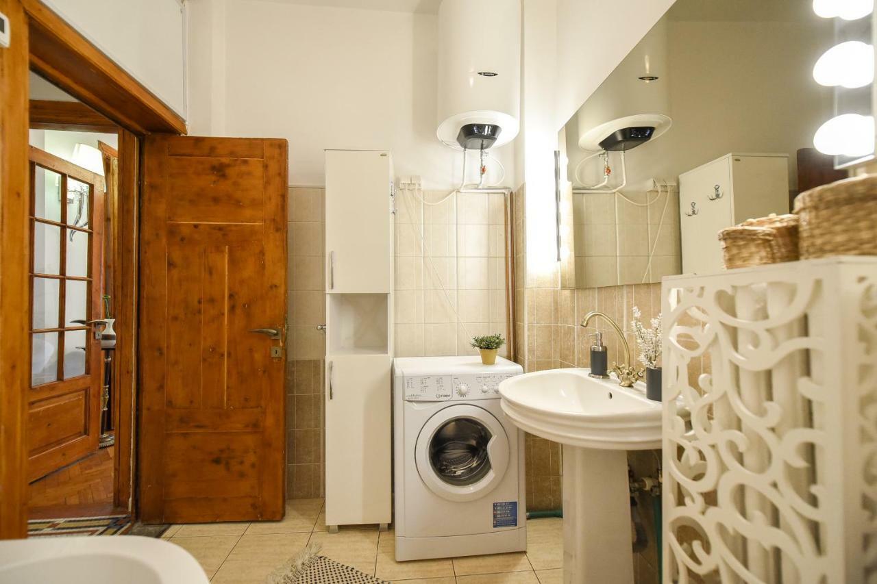 부쿠레슈티 Love.Travel.Explore ♥️Apt W/ Balcony In Old Town 아파트 외부 사진
